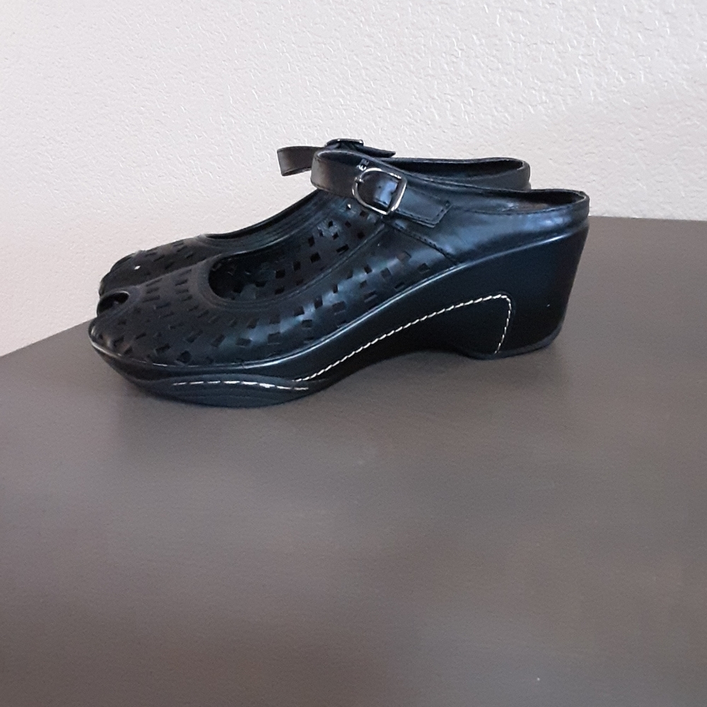 White mountain black shoes